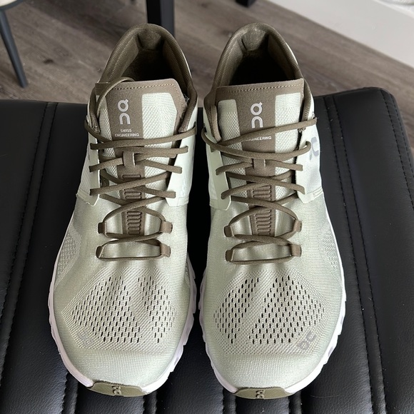 On Running Other - NWT ON RUNNING CLOUTTECH